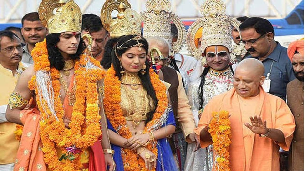 हवाई मार्ग से अयोध्या आएंगे प्रभु श्रीराम, सीएम योगी उतारेंगे आरती, जानें कितने बजे जलेंगे 5 लाख 51 हजार दीप हवाई मार्ग से अयोध्या आएंगे प्रभु श्रीराम, सीएम योगी उतारेंगे आरती, जानें कितने बजे जलेंगे 5 लाख 51 हजार दीप