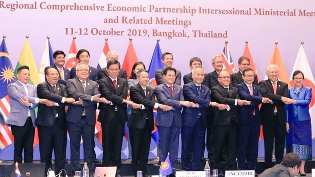 ആർസിഇപി കരാറിൽ ഇന്ത്യ ഒപ്പു വയ്ക്കില്ല: കരാർ അന്തിമമാക്കാനുള്ള നീക്കത്തിന് തിരിച്ചടി ആർസിഇപി കരാറിൽ ഇന്ത്യ ഒപ്പു വയ്ക്കില്ല: കരാർ അന്തിമമാക്കാനുള്ള നീക്കത്തിന് തിരിച്ചടി