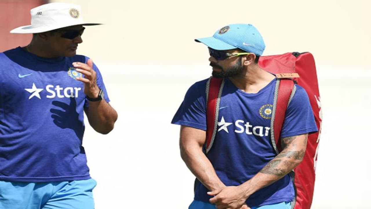 টেস্ট সেন্টারের পক্ষে এবার বিরাটের হয়ে ব্যাট ধরলেন অনিল কুম্বলে টেস্ট সেন্টারের পক্ষে এবার বিরাটের হয়ে ব্যাট ধরলেন অনিল কুম্বলে