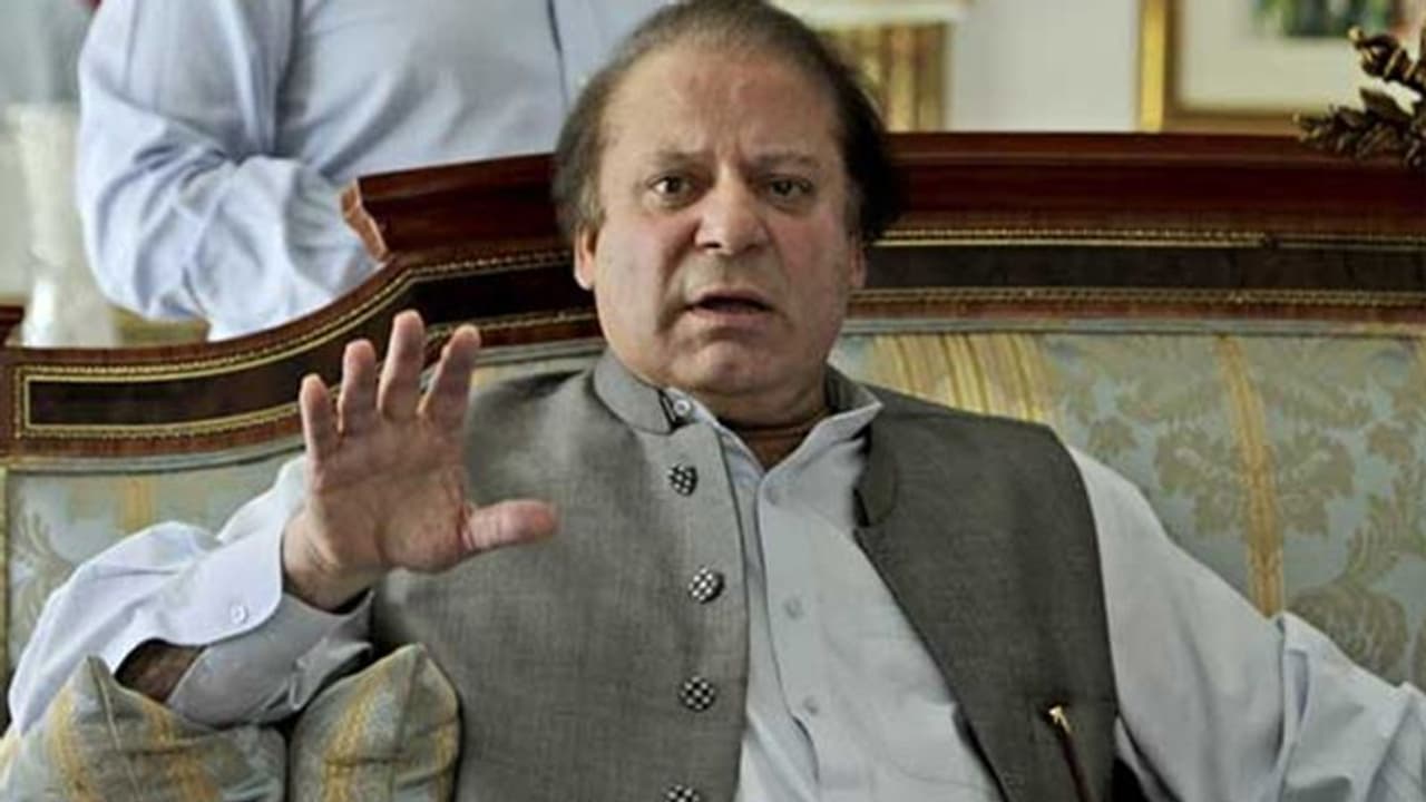 नवाज शरीफ के सीने में दर्द, उड़ रही दिल का दौरा पड़ने की अफवाहें नवाज शरीफ के सीने में दर्द, उड़ रही दिल का दौरा पड़ने की अफवाहें