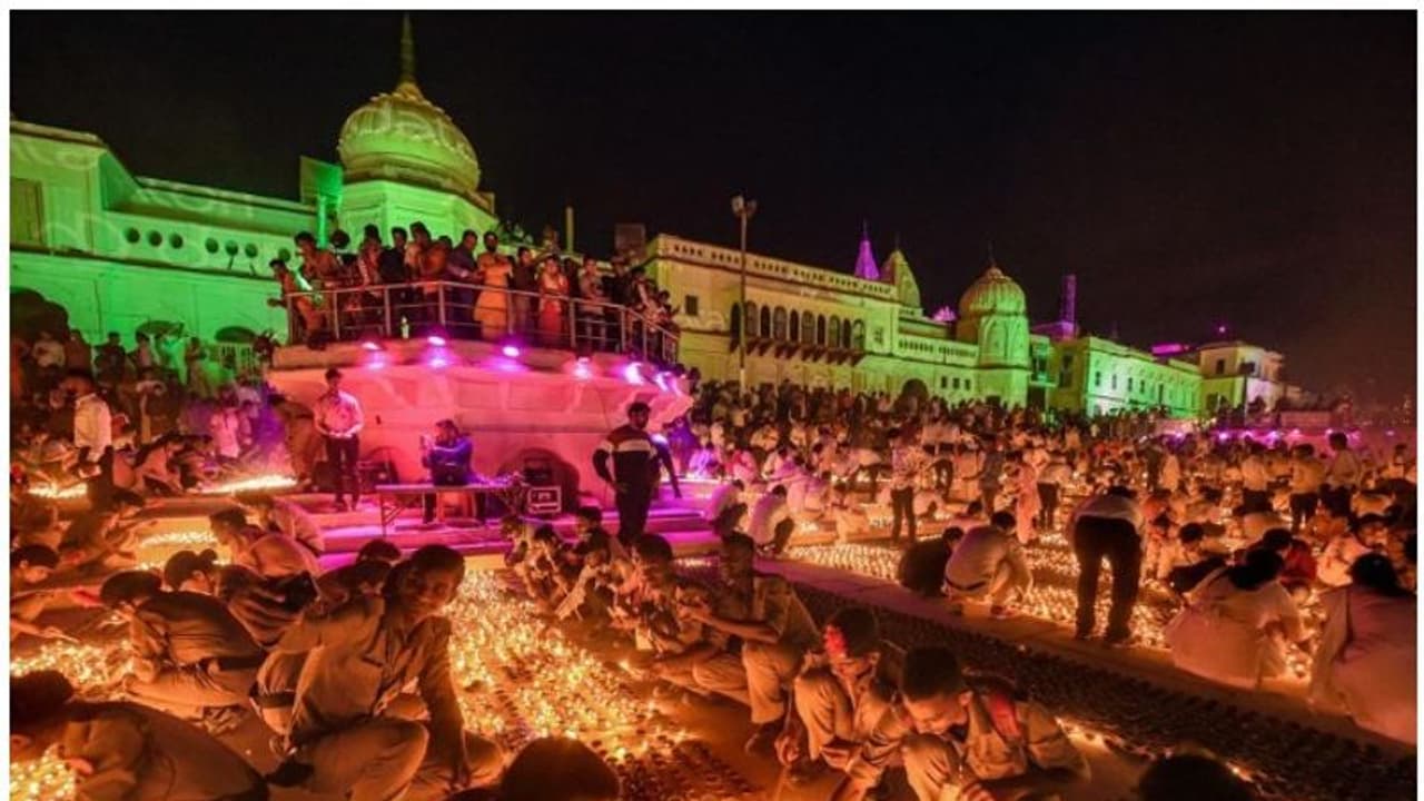 ദീപശോഭയില് അയോധ്യക്ക് റെക്കോര്ഡ്; സരയുവില് 'മിഴിതുറന്നത്' 4.10 ലക്ഷം ദീപങ്ങള് ദീപശോഭയില് അയോധ്യക്ക് റെക്കോര്ഡ്; സരയുവില് 'മിഴിതുറന്നത്' 4.10 ലക്ഷം ദീപങ്ങള്