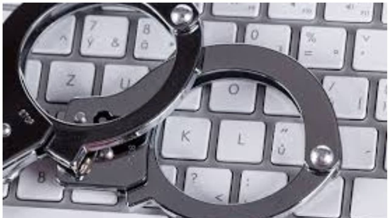 'ബോയ്സ് ലോക്കര്‍ റൂം' വിവാദം: ഒരു സ്കൂള്‍ വിദ്യാര്‍ത്ഥി പൊലീസ് കസ്റ്റഡിയില്‍