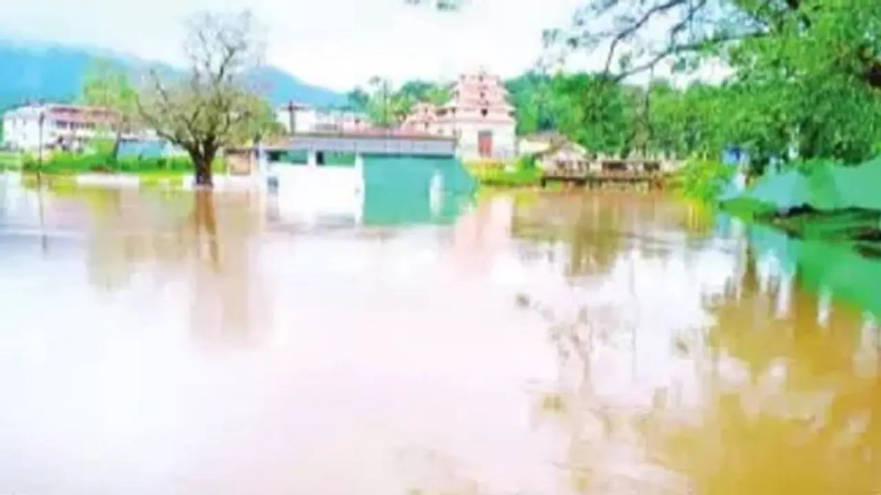 ಕೊಡಗಿನ ವಿವಿಧೆಡೆ ಭಾರಿ ಮಳೆ: ತ್ರಿವೇಣಿ ಸಂಗಮದಲ್ಲಿ ನೀರಿನ ಮಟ್ಟ ಏರಿಕೆ ಕೊಡಗಿನ ವಿವಿಧೆಡೆ ಭಾರಿ ಮಳೆ: ತ್ರಿವೇಣಿ ಸಂಗಮದಲ್ಲಿ ನೀರಿನ ಮಟ್ಟ ಏರಿಕೆ