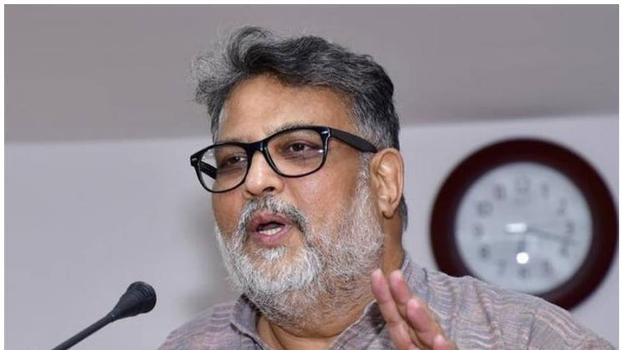 'സവര്‍ക്കര്‍ ഗാന്ധിയുടെ കൊലപാതകത്തിന് ഒത്താശ ചെയ്തയാള്‍': ഭാരത്‍രത്ന ആവശ്യത്തിനെതിരെ തുഷാര്‍ ഗാന്ധി