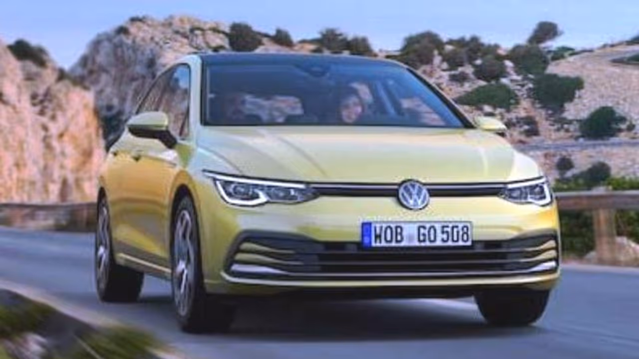 యాక్సిడెంట్ పై హెచ్చరించే వోక్స్వ్యాగన్ గోల్ఫ్ యాక్సిడెంట్ పై హెచ్చరించే వోక్స్వ్యాగన్ గోల్ఫ్