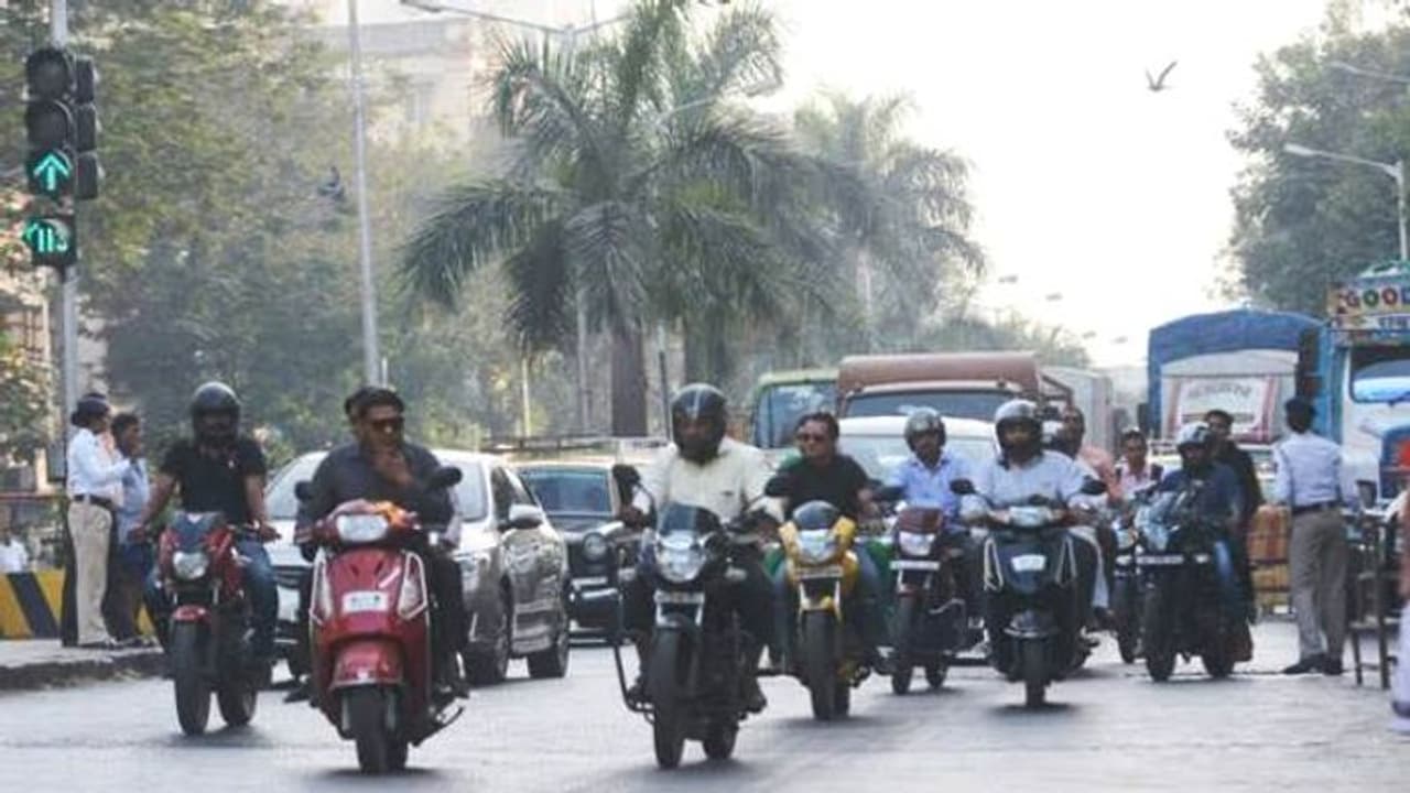 దీపావళి స్పెషల్: ‘ద్విచక్ర’ వాహనాల ఆఫర్ల వర్షం దీపావళి స్పెషల్: ‘ద్విచక్ర’ వాహనాల ఆఫర్ల వర్షం