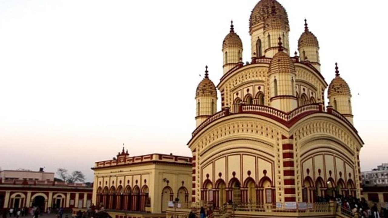 ভিড় সামলাতে বিশেষ আয়োজন, কালীপুজোয় দক্ষিণেশ্বরে নিশ্ছিদ্র নিরাপত্তা ভিড় সামলাতে বিশেষ আয়োজন, কালীপুজোয় দক্ষিণেশ্বরে নিশ্ছিদ্র নিরাপত্তা