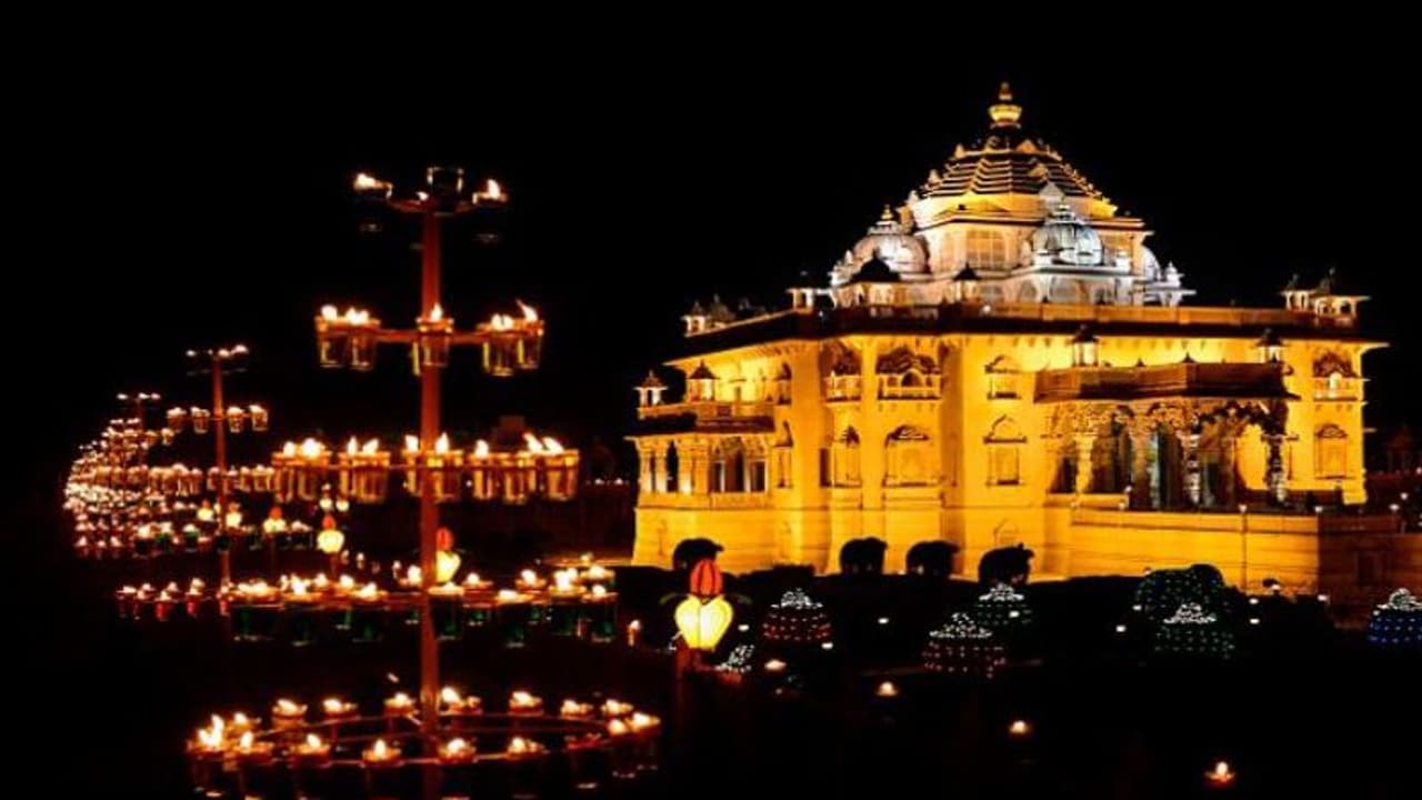 ভারতীয় ক্রিকেট তারকাদের দীপাবলির শুভেচ্ছা, শব্দহীন দীপাবলির বার্তা সচিনের