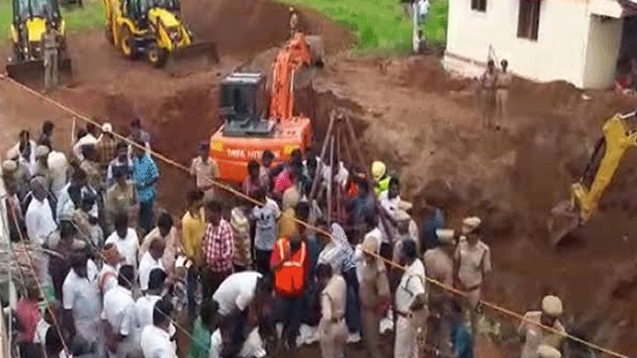 പാറ തുരക്കാൻ യന്ത്രമെത്തിച്ചു; കുഴൽക്കിണറിൽ വീണ കുഞ്ഞിനെ രക്ഷിക്കാനുള്ള ശ്രമം 47 മണിക്കൂർ പിന്നിട്ടു പാറ തുരക്കാൻ യന്ത്രമെത്തിച്ചു; കുഴൽക്കിണറിൽ വീണ കുഞ്ഞിനെ രക്ഷിക്കാനുള്ള ശ്രമം 47 മണിക്കൂർ പിന്നിട്ടു