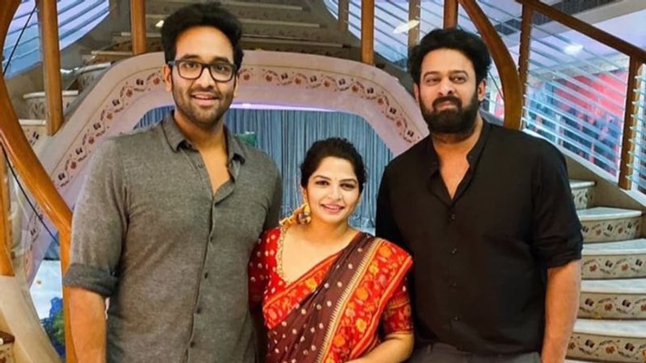 మంచు విష్ణు ఇంట్లో ప్రభాస్.. వైరల్ అవుతున్న ఫొటోస్! మంచు విష్ణు ఇంట్లో ప్రభాస్.. వైరల్ అవుతున్న ఫొటోస్!