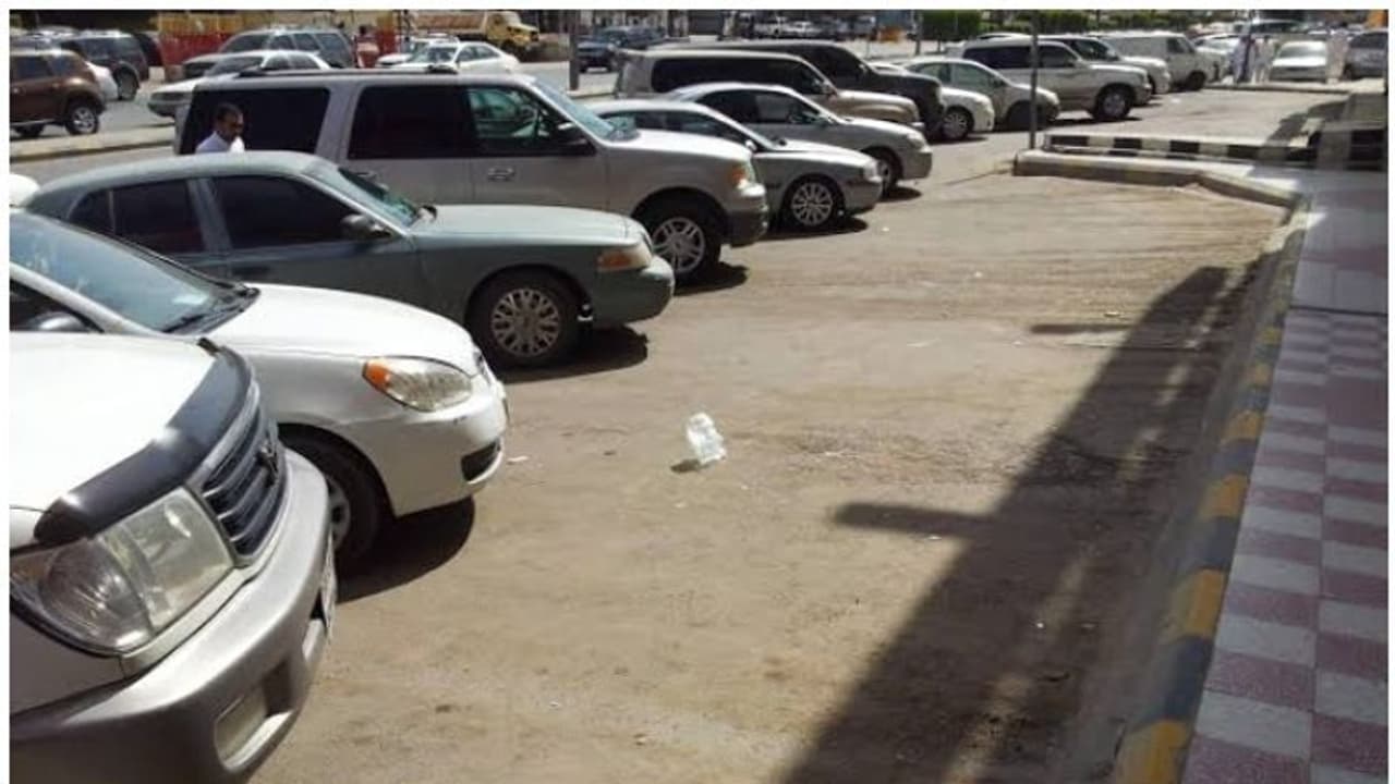 വാഹനങ്ങളുടെ എഞ്ചിന് ഓഫാക്കാതെ പുറത്തിറങ്ങിയാല് പിഴ ലഭിക്കും വാഹനങ്ങളുടെ എഞ്ചിന് ഓഫാക്കാതെ പുറത്തിറങ്ങിയാല് പിഴ ലഭിക്കും