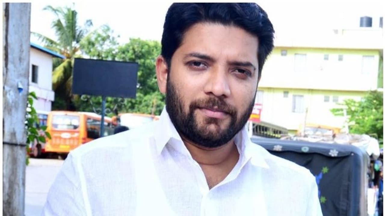 'എന്റെ തല പൊലീസ് തല്ലിപ്പൊട്ടിച്ചത് ഏത് ചട്ടപ്രകാരം?', ഷാഫി പറമ്പിൽ എംഎൽഎ 'എന്റെ തല പൊലീസ് തല്ലിപ്പൊട്ടിച്ചത് ഏത് ചട്ടപ്രകാരം?', ഷാഫി പറമ്പിൽ എംഎൽഎ