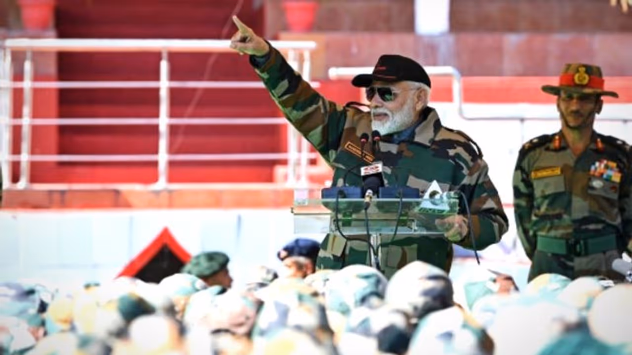 PM Modi lights up the lives of soldiers with his surprise visit on Diwali PM Modi lights up the lives of soldiers with his surprise visit on Diwali