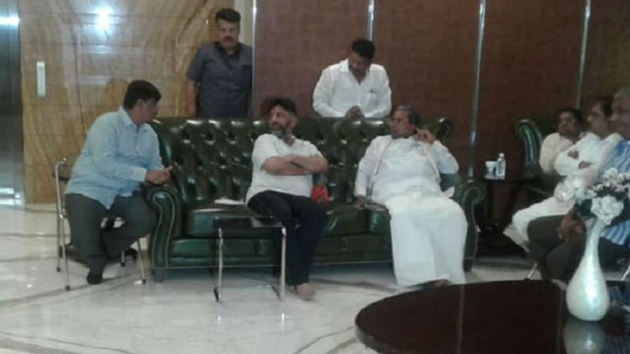 ಸಿದ್ದರಾಮಯ್ಯ, ಪರಮೇಶ್ವರ್, ಡಿಕೆಶಿ 'ಜೊತೆ ಜೊತೆಯಲಿ' ಸಿದ್ದರಾಮಯ್ಯ, ಪರಮೇಶ್ವರ್, ಡಿಕೆಶಿ 'ಜೊತೆ ಜೊತೆಯಲಿ'