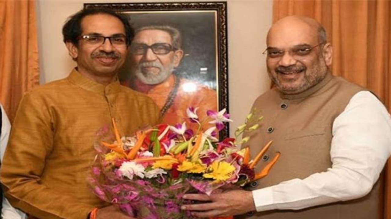 ಮಹಾರಾಷ್ಟ್ರದಲ್ಲಿ ಬಹುಮತವಿದ್ದರೂ ಸರ್ಕಾರ ರಚಿಸಿಲು ಒದ್ದಾಡುತ್ತಿದೆ ಬಿಜೆಪಿ