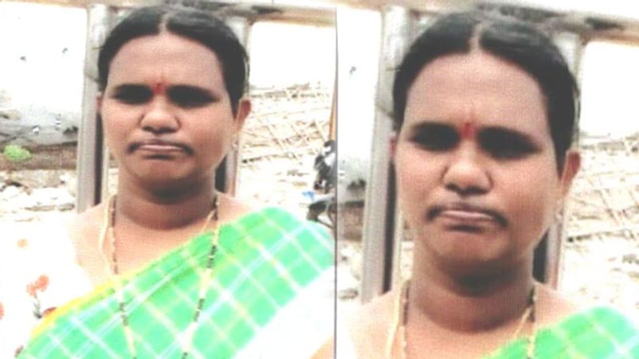 ఇద్దరితో లవ్: తల్లిని చంపి శవం పక్కనే మూడు రోజులు ప్రియుడితో... ఇద్దరితో లవ్: తల్లిని చంపి శవం పక్కనే మూడు రోజులు ప్రియుడితో...