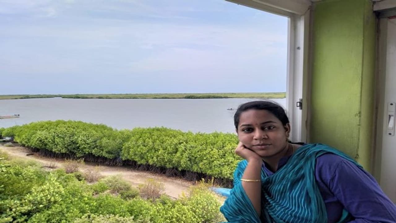 बेमिसाल है 33 साल की ये महिला, पति घर बेटी संभालते हुए ऐसे क्रैक किया यूपीएससी एग्जाम बेमिसाल है 33 साल की ये महिला, पति घर बेटी संभालते हुए ऐसे क्रैक किया यूपीएससी एग्जाम