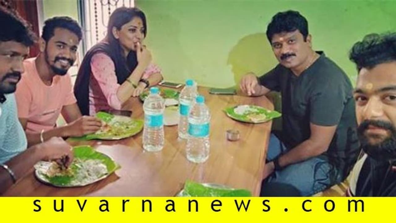 ಡಿಂಪಲ್ ಕ್ವೀನ್ ಸಿಂಪಲ್ ಲೈಫ್; ಮೈಸೂರಲ್ಲಿ ದೋಸೆ ಔತಣ! ಡಿಂಪಲ್ ಕ್ವೀನ್ ಸಿಂಪಲ್ ಲೈಫ್; ಮೈಸೂರಲ್ಲಿ ದೋಸೆ ಔತಣ!