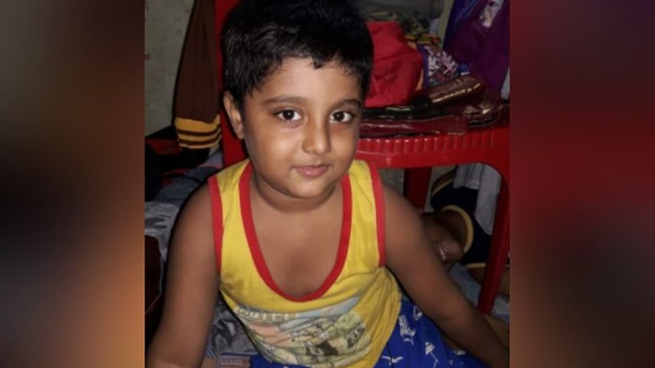 দীপাবলির রাতে মর্মান্তিক দুর্ঘটনা, তুবড়ি ফেটে এক শিশু সহ পথচারীর মৃত্য়ু দীপাবলির রাতে মর্মান্তিক দুর্ঘটনা, তুবড়ি ফেটে এক শিশু সহ পথচারীর মৃত্য়ু