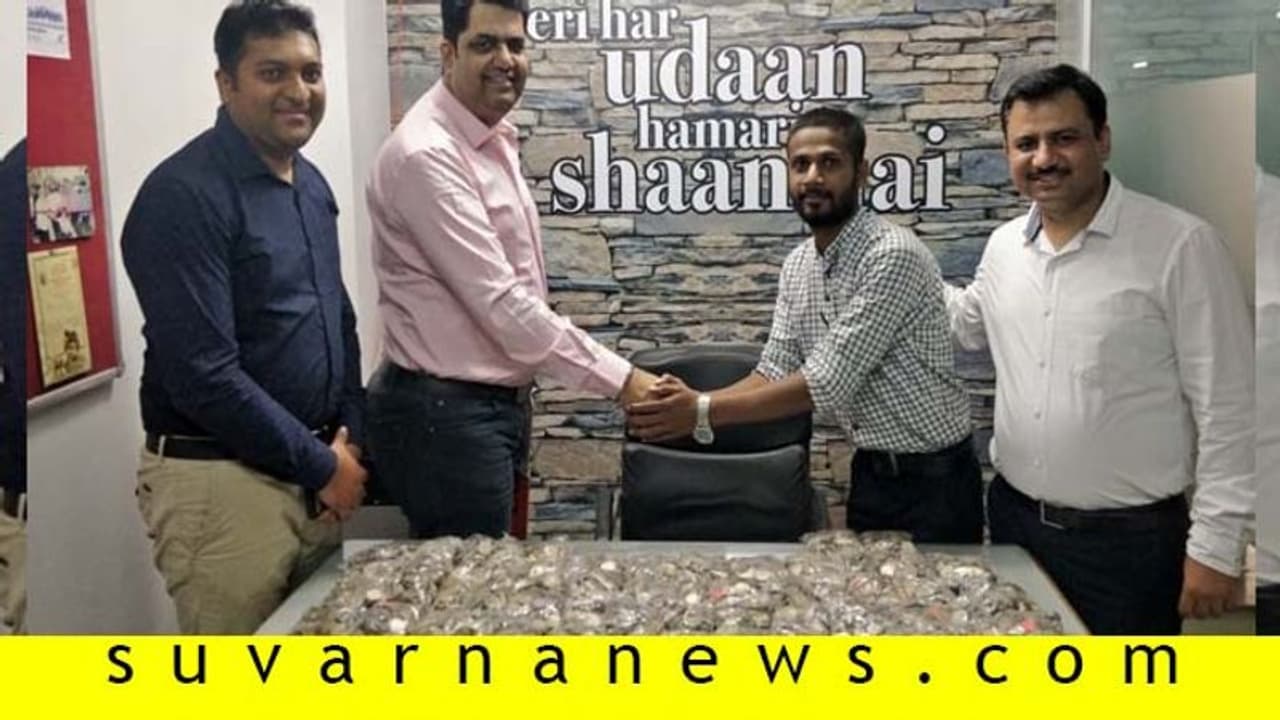 ಇವನೆಂಥಾ ಕಿಲಾಡಿ! ಚೀಲದಲ್ಲಿ ನಾಣ್ಯ ತಂದು ಸ್ಕೂಟರ್‌ ಖರೀದಿಸಿದ!