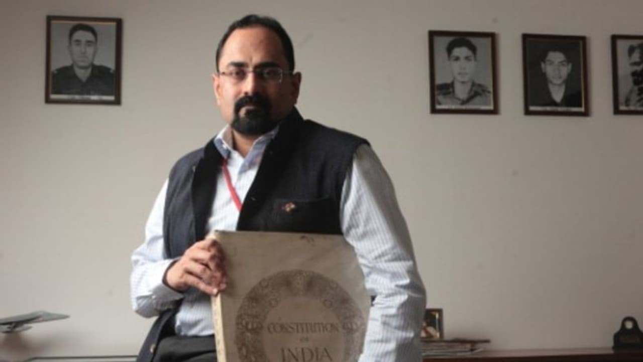 শিশু ধর্ষণ ও খুনের মামলায় খালাস অভিযুক্ত, বিচার চেয়ে স্মৃতি ইরানির দ্বারস্থ সাংসদ শিশু ধর্ষণ ও খুনের মামলায় খালাস অভিযুক্ত, বিচার চেয়ে স্মৃতি ইরানির দ্বারস্থ সাংসদ