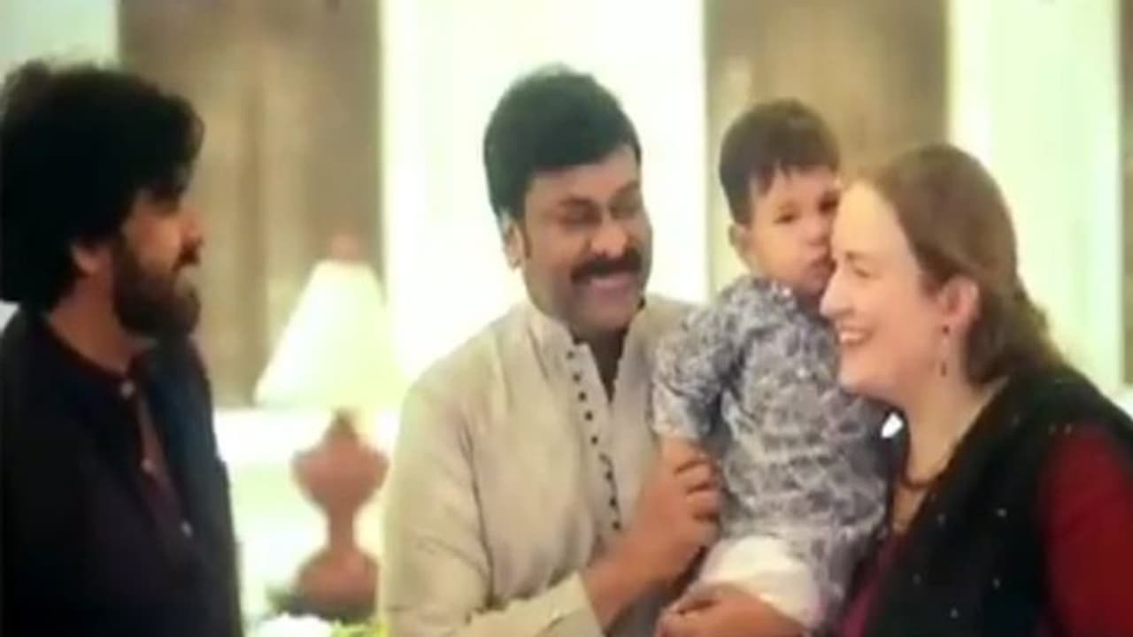 పవన్ చిన్న కొడుకుతో చిరంజీవి.. మెగా ఫ్యామిలీ దీపావళి సెలెబ్రేషన్స్! పవన్ చిన్న కొడుకుతో చిరంజీవి.. మెగా ఫ్యామిలీ దీపావళి సెలెబ్రేషన్స్!