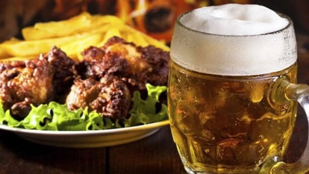 மட்டன் குழம்பு செய்து தராத மனைவியால் மன உளைச்சல் அடைந்த தொழிலாளி..! குடிபோதையில் விஷமருந்தி தற்கொலை..!