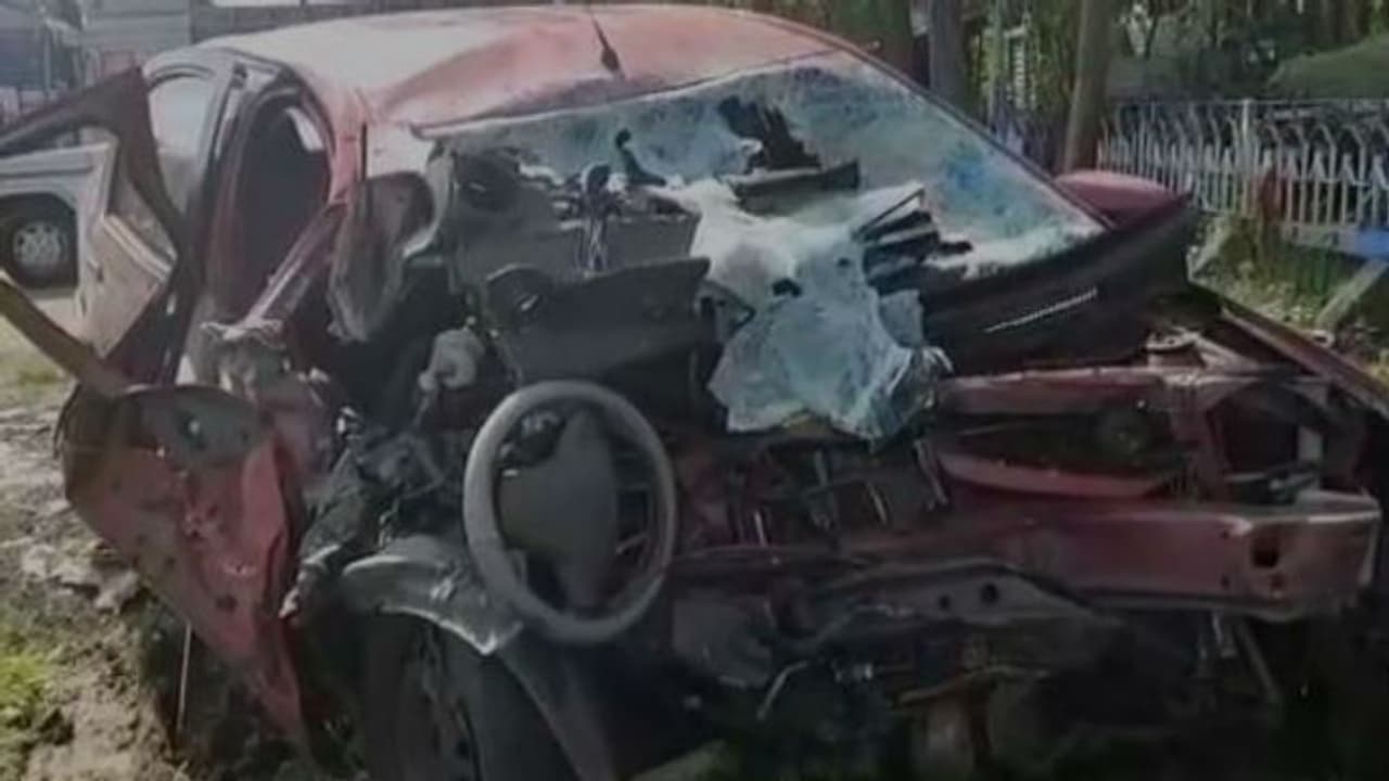 জাতীয় সড়কে হঠাৎ ব্রেক, দুর্ঘটনায় মৃত্যু ৪ পুলিশকর্মীর জাতীয় সড়কে হঠাৎ ব্রেক, দুর্ঘটনায় মৃত্যু ৪ পুলিশকর্মীর