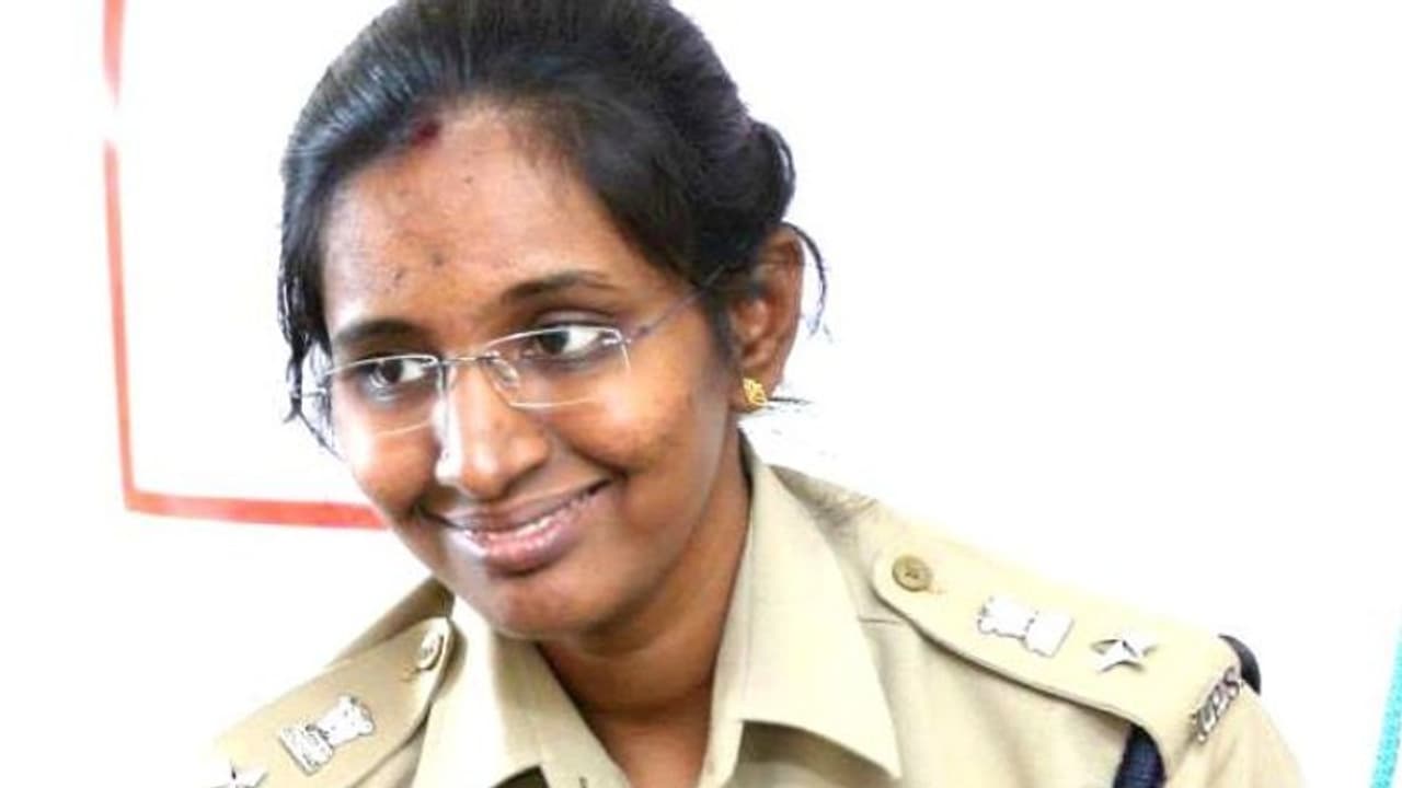 ബാങ്ക് മാനേജറെ മർദ്ദിച്ച കേസ്: 18.5 ലക്ഷം നൽകി ഒത്തുതീർത്തെന്ന് ആർ നിശാന്തിനി ഹൈക്കോടതിയിൽ ബാങ്ക് മാനേജറെ മർദ്ദിച്ച കേസ്: 18.5 ലക്ഷം നൽകി ഒത്തുതീർത്തെന്ന് ആർ നിശാന്തിനി ഹൈക്കോടതിയിൽ