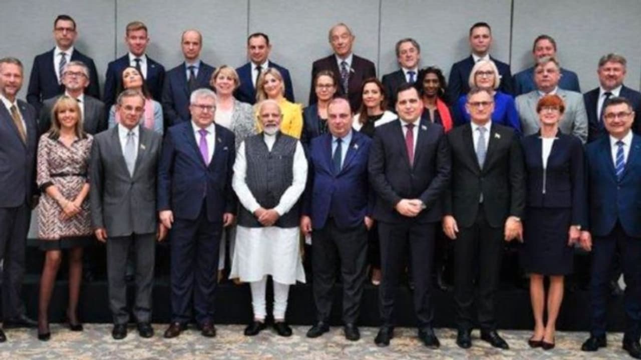 দিল্লিতে এলেন ইউরোপীয় ইউনিয়নের কূটনীতিকরা, কাশ্মীর যাওয়ার আগে তাঁরা কী বললেন দিল্লিতে এলেন ইউরোপীয় ইউনিয়নের কূটনীতিকরা, কাশ্মীর যাওয়ার আগে তাঁরা কী বললেন