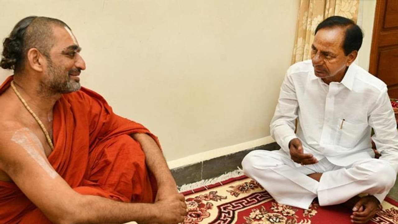 చినజీయర్ స్వామికి డ్రైవర్ పనిచేశా: కేసీఆర్ చినజీయర్ స్వామికి డ్రైవర్ పనిచేశా: కేసీఆర్