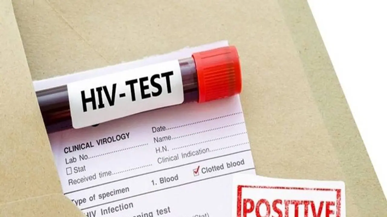 టాటూలు వేయించుకున్న ఇద్దరికి హెచ్ఐవీ పాజిటివ్.. రిజల్ట్తో షాక్.. అసలేం జరిగిందంటే.. టాటూలు వేయించుకున్న ఇద్దరికి హెచ్ఐవీ పాజిటివ్.. రిజల్ట్తో షాక్.. అసలేం జరిగిందంటే..