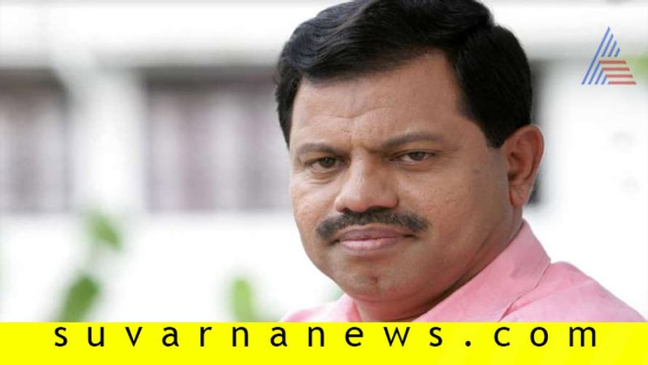 ಕೇರಳ ವಿಧಾನಸಭೆಯಲ್ಲಿ ಮೊಳಗಿದ ಕನ್ನಡ ಕಹಳೆ; ಇದು ದೀಪಾವಳಿ! ಕೇರಳ ವಿಧಾನಸಭೆಯಲ್ಲಿ ಮೊಳಗಿದ ಕನ್ನಡ ಕಹಳೆ; ಇದು ದೀಪಾವಳಿ!