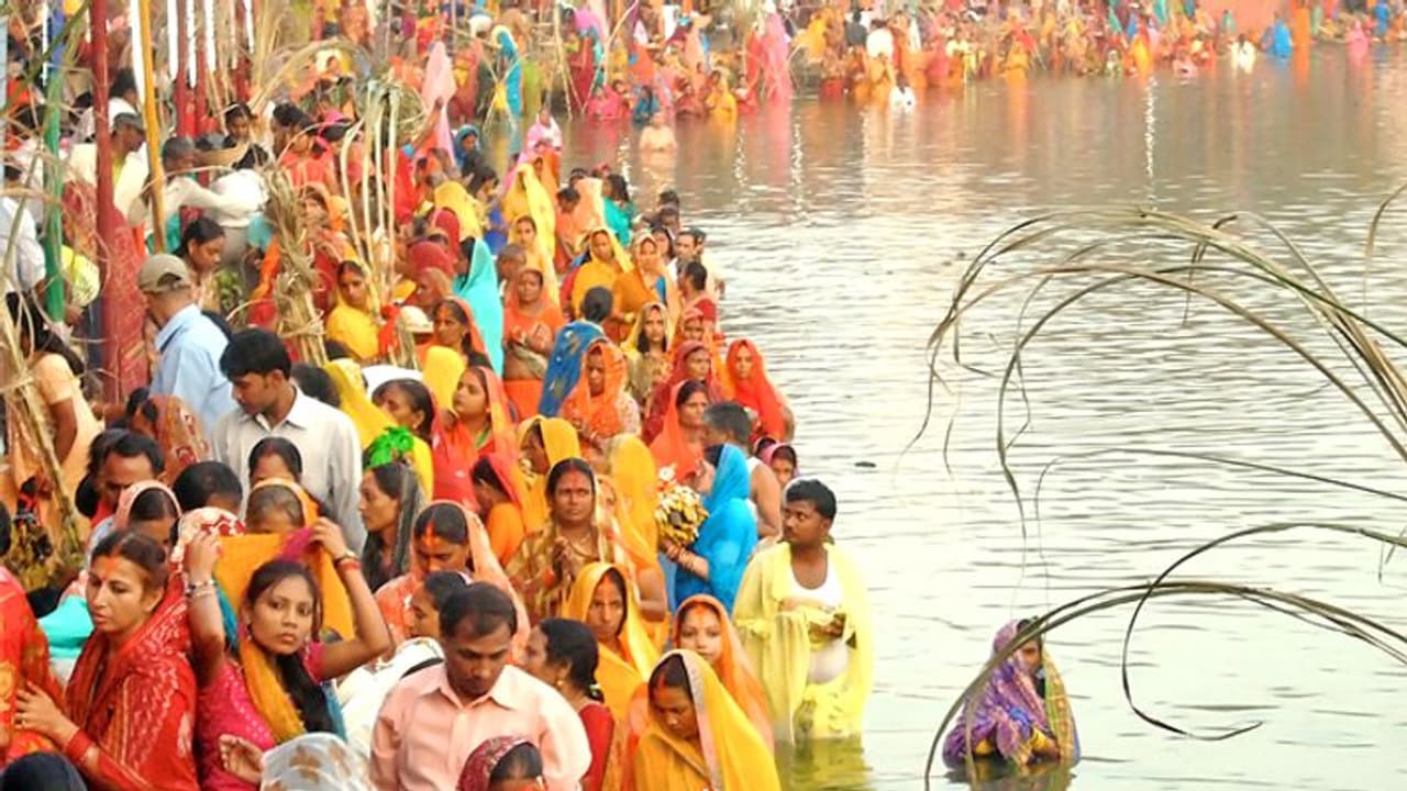 छठ 2 नवंबर को: सतयुग से किया जा रहा है ये व्रत, इससे जुड़ी हैं अनेक मान्यताएं और कथाएं छठ 2 नवंबर को: सतयुग से किया जा रहा है ये व्रत, इससे जुड़ी हैं अनेक मान्यताएं और कथाएं