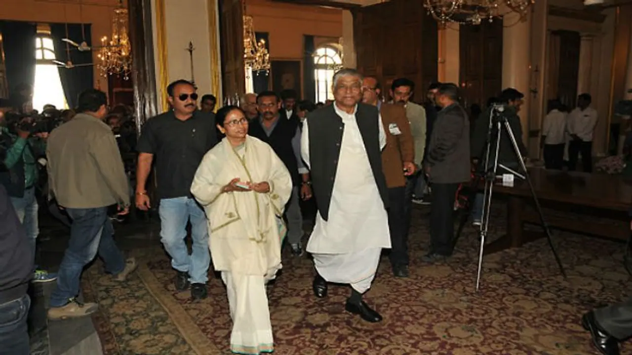 বামেদের সঙ্গে তৃণমূলকেও সমর্থন, মান্নানের ফর্মুলায় প্রশ্ন কংগ্রেসেই