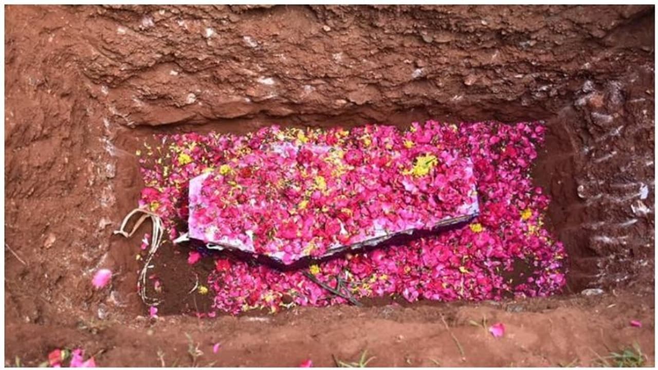 போதும் நிறுத்துங்க... அது சுர்ஜித்தே அல்ல..! போதும் நிறுத்துங்க... அது சுர்ஜித்தே அல்ல..!