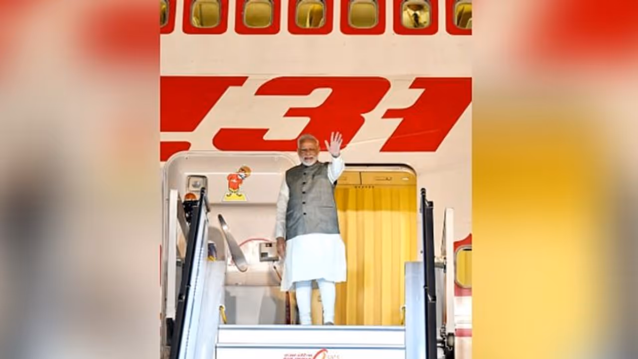 সৌদিতে মোদী, স্বাগত জানাতে হাজির হলেন স্বয়ং কিং সলমন সৌদিতে মোদী, স্বাগত জানাতে হাজির হলেন স্বয়ং কিং সলমন