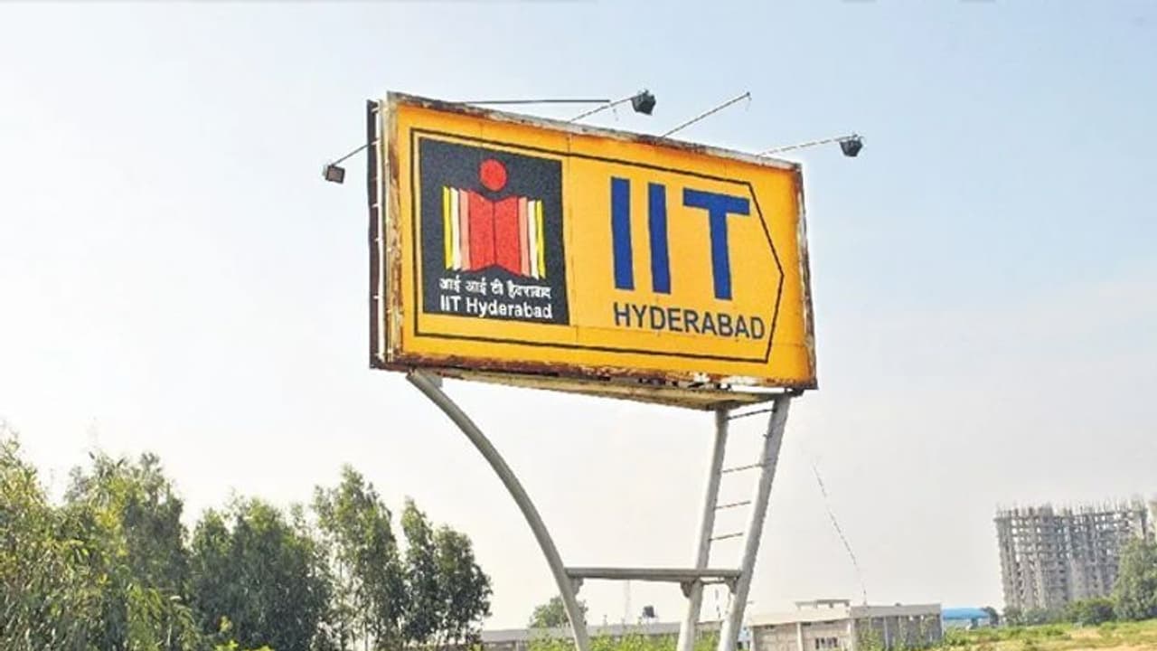 హైదరాబాద్ ఐఐటీలో విషాదం: విద్యార్ధి ఆత్మహత్య హైదరాబాద్ ఐఐటీలో విషాదం: విద్యార్ధి ఆత్మహత్య
