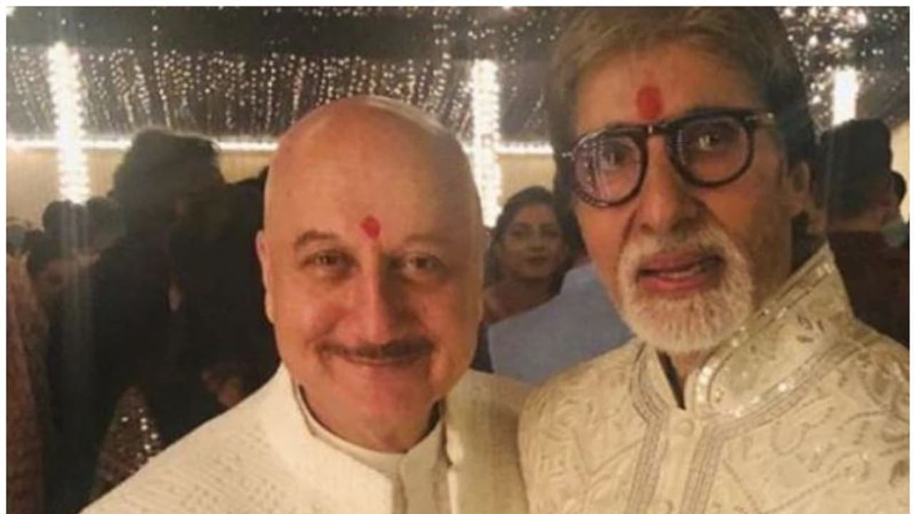 'ഫാൻ മൊമന്റ്'; ദീപാവലി ആഘോഷത്തില് അമിതാഭ് ബച്ചനൊപ്പമുള്ള ഫോട്ടോയുമായി അനുപം ഖേര് 'ഫാൻ മൊമന്റ്'; ദീപാവലി ആഘോഷത്തില് അമിതാഭ് ബച്ചനൊപ്പമുള്ള ഫോട്ടോയുമായി അനുപം ഖേര്