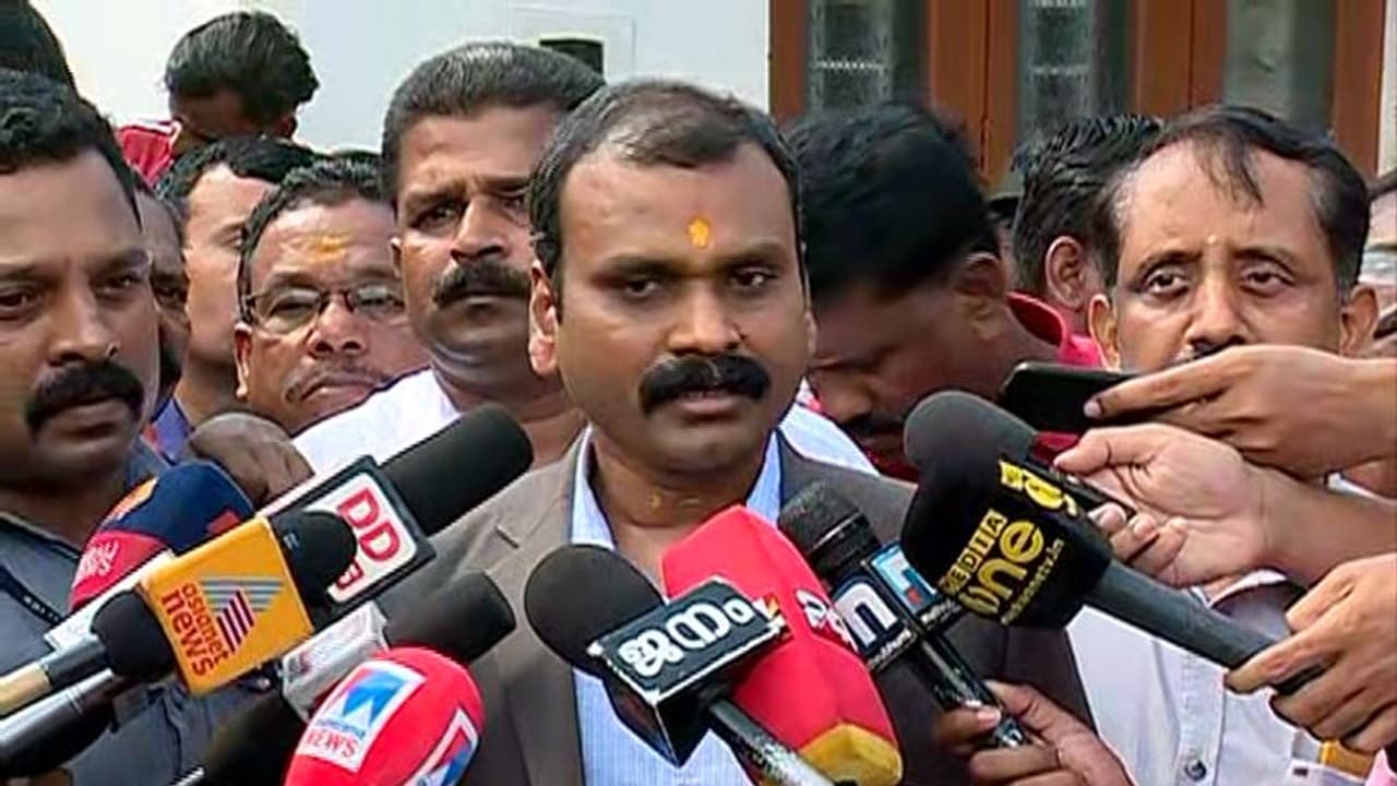 വാളയാർ കേസ്: ഡിജിപിയെയും ചീഫ് സെക്രട്ടറിയെയും ദില്ലിക്ക് വിളിപ്പിച്ച് ദേശീയ എസ്സി കമ്മീഷൻ വാളയാർ കേസ്: ഡിജിപിയെയും ചീഫ് സെക്രട്ടറിയെയും ദില്ലിക്ക് വിളിപ്പിച്ച് ദേശീയ എസ്സി കമ്മീഷൻ