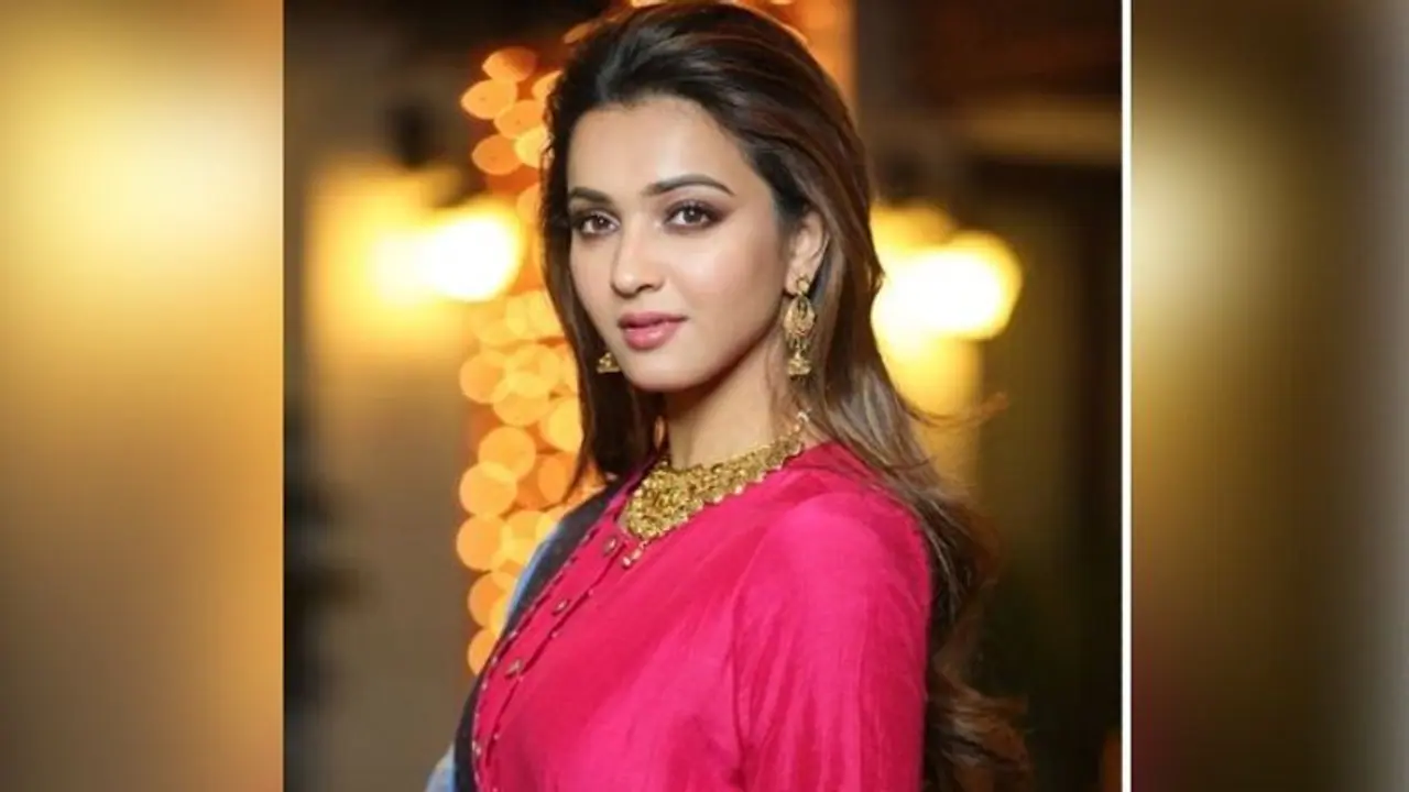 'পারব না আমি ছাড়তে তোকে', না কি 'কেলোর কীর্তি', কৌশানি মুখার্জির ভাগ্য স্থির হবে ১৭ এপ্রিল 'পারব না আমি ছাড়তে তোকে', না কি 'কেলোর কীর্তি', কৌশানি মুখার্জির ভাগ্য স্থির হবে ১৭ এপ্রিল