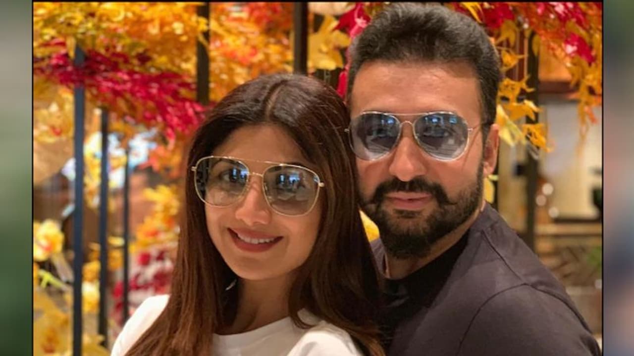 गैंगस्टर इकबाल मिर्ची PMLA मामले में अब शिल्पा शेट्टी के पति भी तलब, ED दर्ज करेगा बयान गैंगस्टर इकबाल मिर्ची PMLA मामले में अब शिल्पा शेट्टी के पति भी तलब, ED दर्ज करेगा बयान