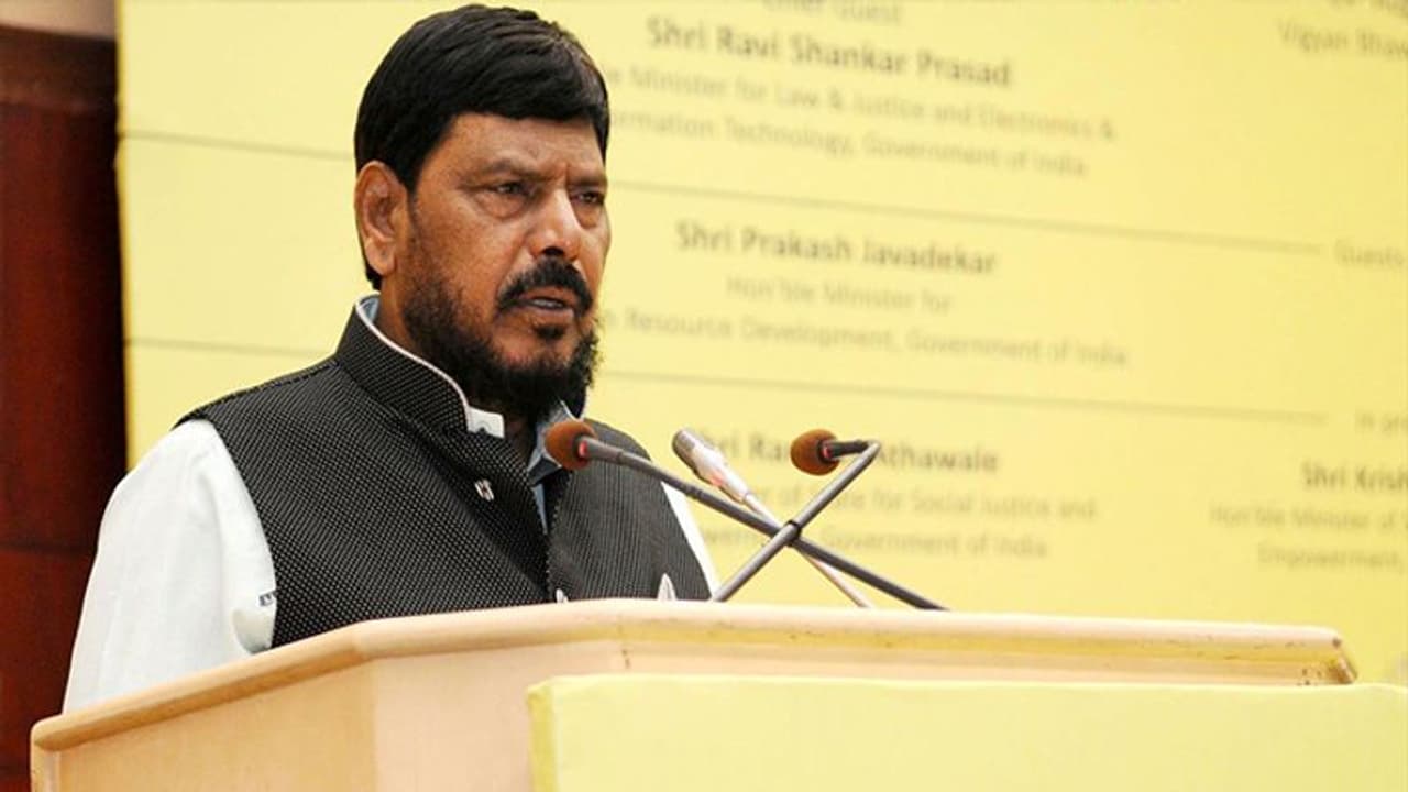 केन्द्रीय मंत्री की शिवसेना को सलाह, डिप्टी सीएम पद से कर लें संतोष केन्द्रीय मंत्री की शिवसेना को सलाह, डिप्टी सीएम पद से कर लें संतोष