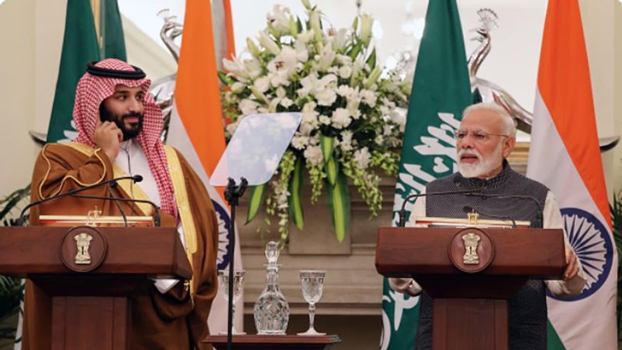 ഇന്ത്യന്‍ പ്രധാനമന്ത്രി നരേന്ദ്രമോദിക്ക് ഊഷ്മള സ്വീകരണമൊരുക്കി സൗദി അറേബ്യ