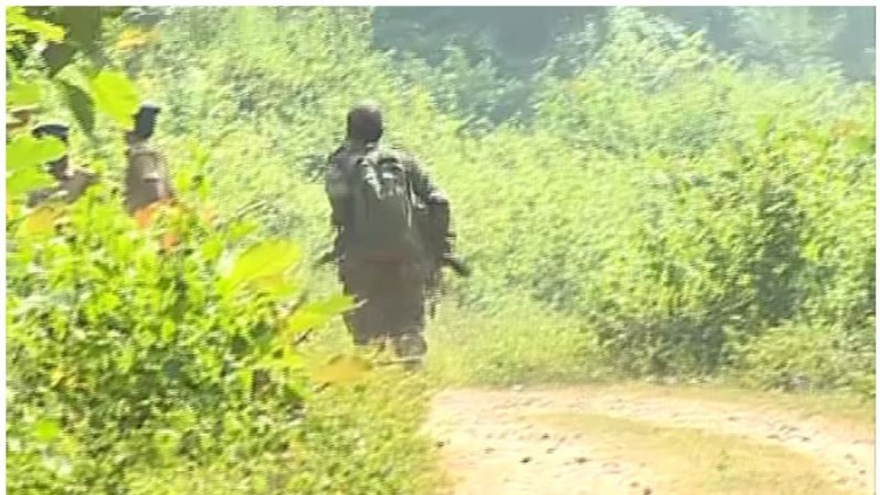 കൊട്ടിയൂർ അമ്പായത്തോട് ടൗണിൽ മാവോയിസ്റ്റ് വിരുദ്ധ പോസ്റ്റർ