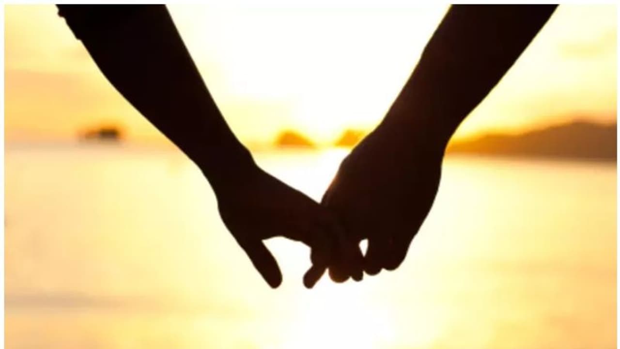 திருமணமான மகன் கள்ளக்காதலியுடன் ஓட்டம்... அவமானத்தால் தாய் தற்கொலை..! திருமணமான மகன் கள்ளக்காதலியுடன் ஓட்டம்... அவமானத்தால் தாய் தற்கொலை..!