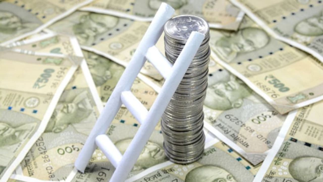 নতুন বছরে আর্থিক অবস্থার উন্নতি করতে এখন থেকেই মেনে চলুন এই নিয়মগুলি নতুন বছরে আর্থিক অবস্থার উন্নতি করতে এখন থেকেই মেনে চলুন এই নিয়মগুলি