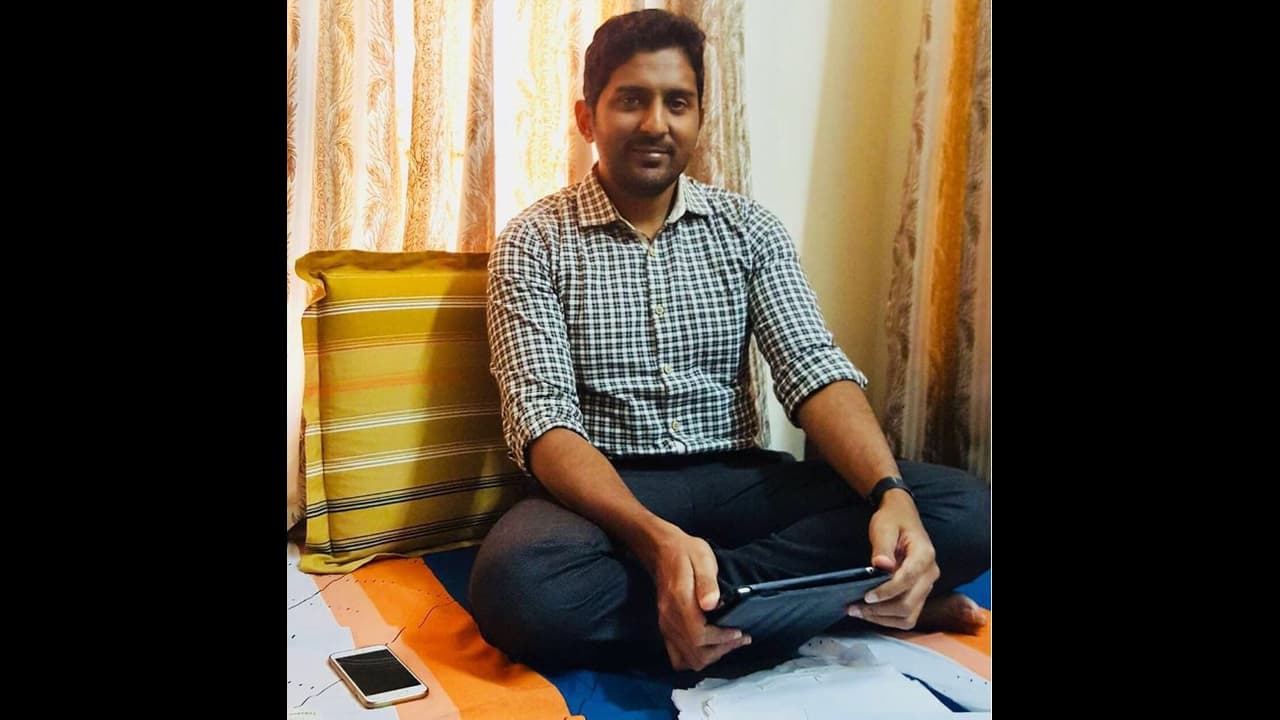 வீடு, பணத்திற்கு அசைப்பட்டு பெண் டாக்டருக்கு பிராக்கிட் போட்ட இன்கம்டாக்ஸ் அதிகாரி..!! கையில பணம் கழுத்துல தாலி என கடைசியில் கரார்..!!