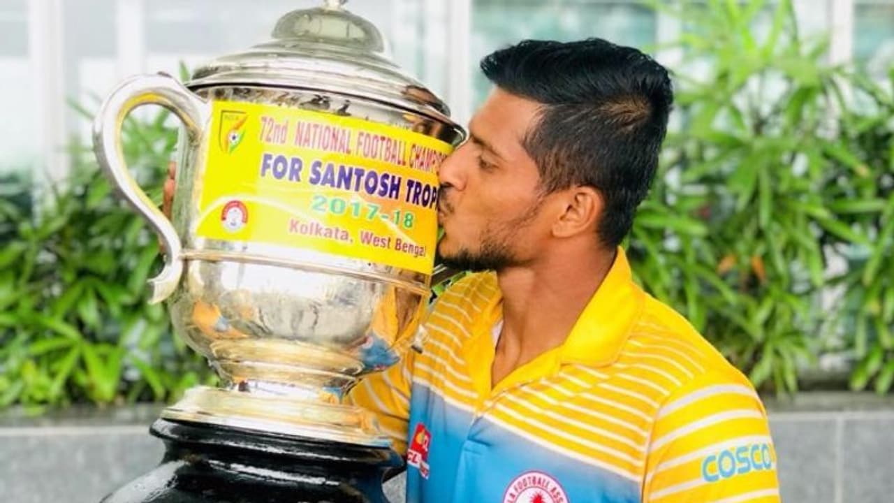 '2018ലെ കിരീടനേട്ടത്തേക്കാള്‍ മധുരം, കാണികള്‍ക്ക് നന്ദി'; സന്തോഷം പങ്കുവച്ച് ഗോള്‍കീപ്പര്‍ വി മിഥുന്‍