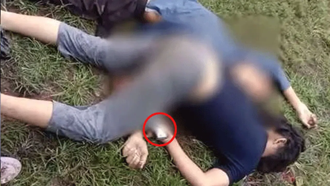 मॉर्निंग वॉक पर निकले थे लोग, पार्क में गर्लफ्रेंड बॉयफ्रेंड को इस हालत में देख इधर उधर भागने लगे मॉर्निंग वॉक पर निकले थे लोग, पार्क में गर्लफ्रेंड बॉयफ्रेंड को इस हालत में देख इधर उधर भागने लगे